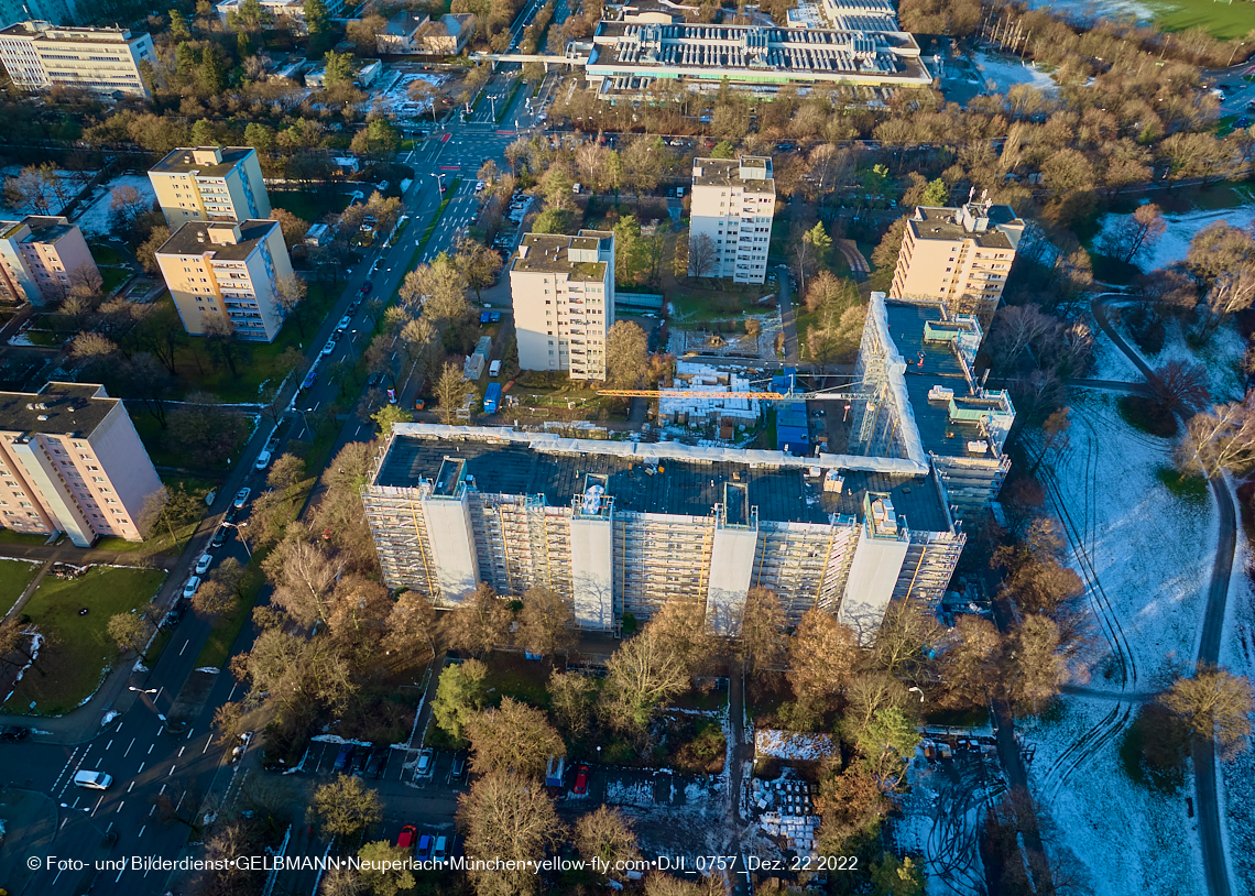 22.12.2022 - Fassadensanierung am Krl-Marx-Ring 11-21 in Neuperlach